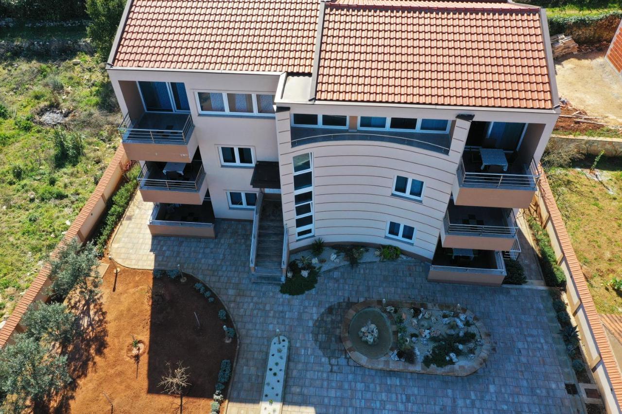 Apartment Dora Preko Luaran gambar