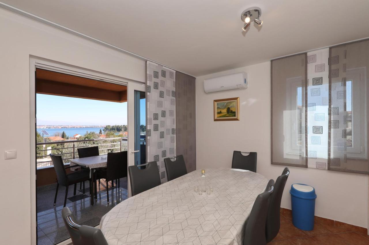 Apartment Dora Preko Luaran gambar