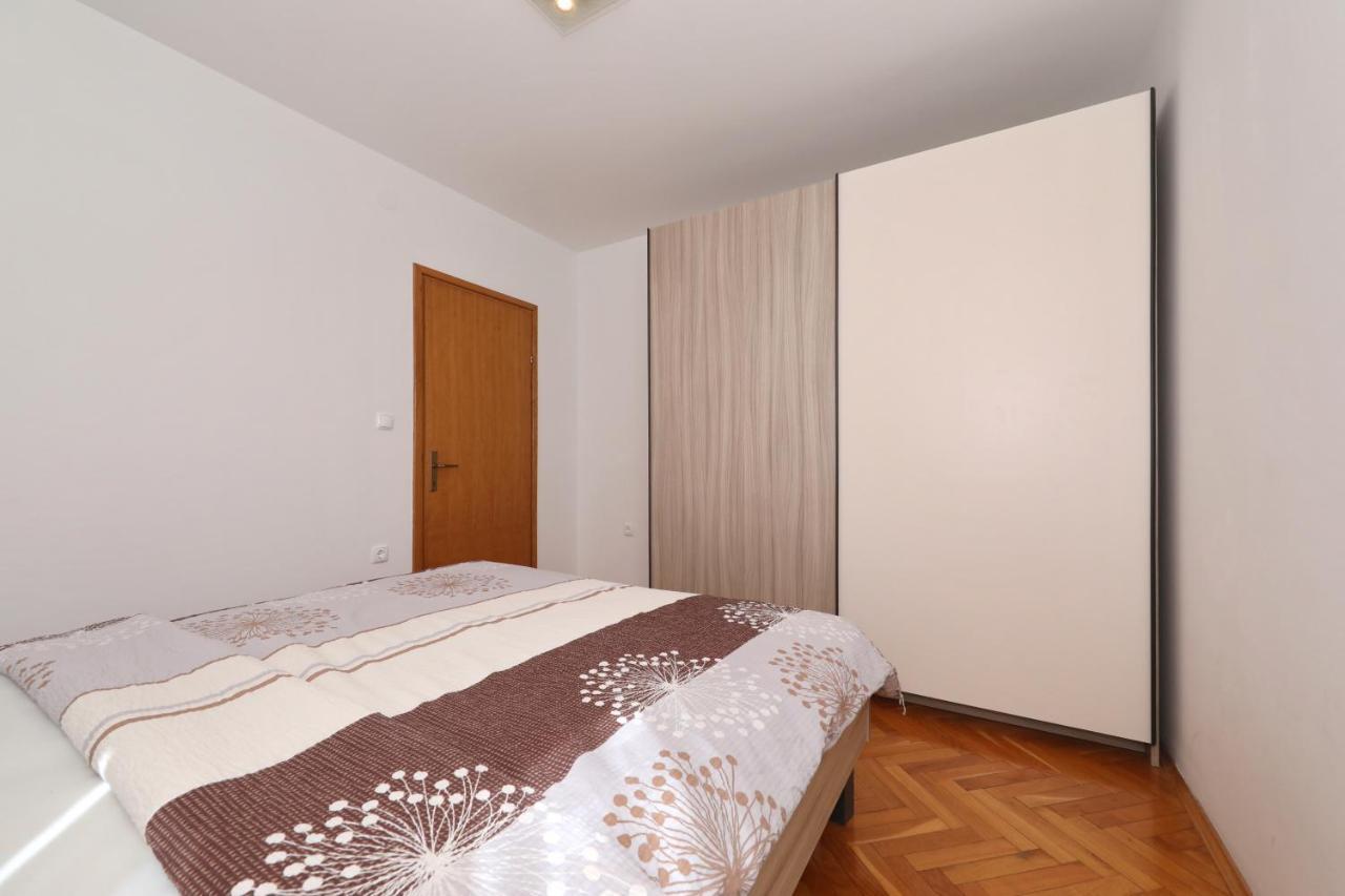 Apartment Dora Preko Luaran gambar
