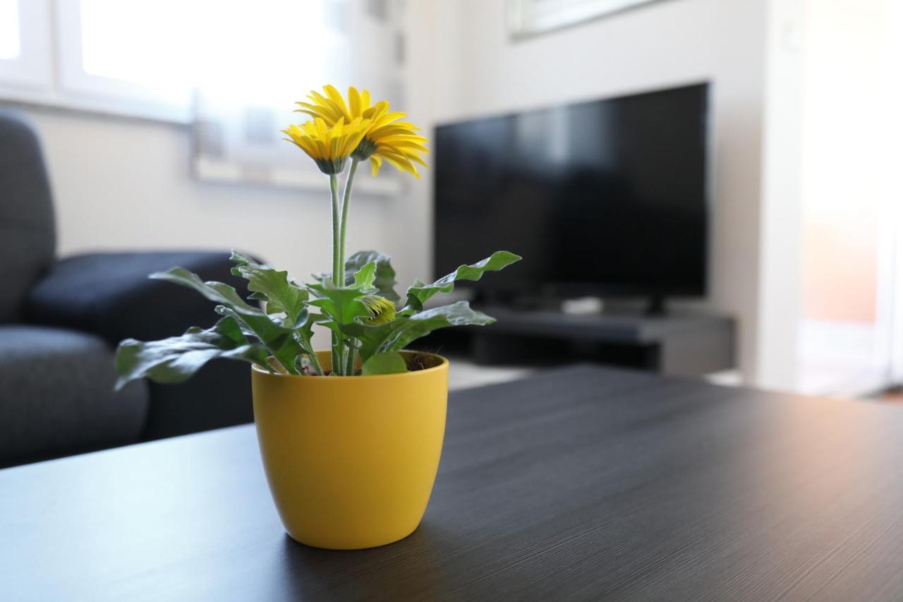 Apartment Dora Preko Luaran gambar