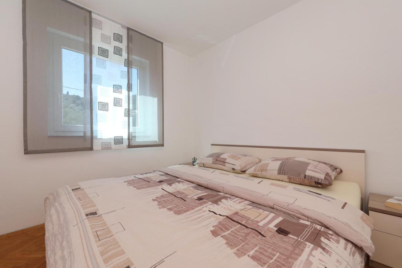 Apartment Dora Preko Luaran gambar