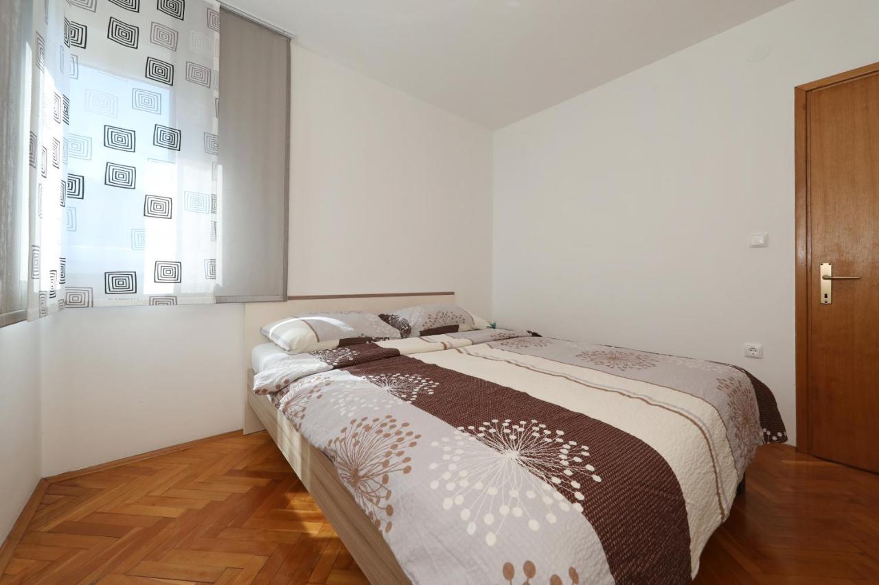 Apartment Dora Preko Luaran gambar
