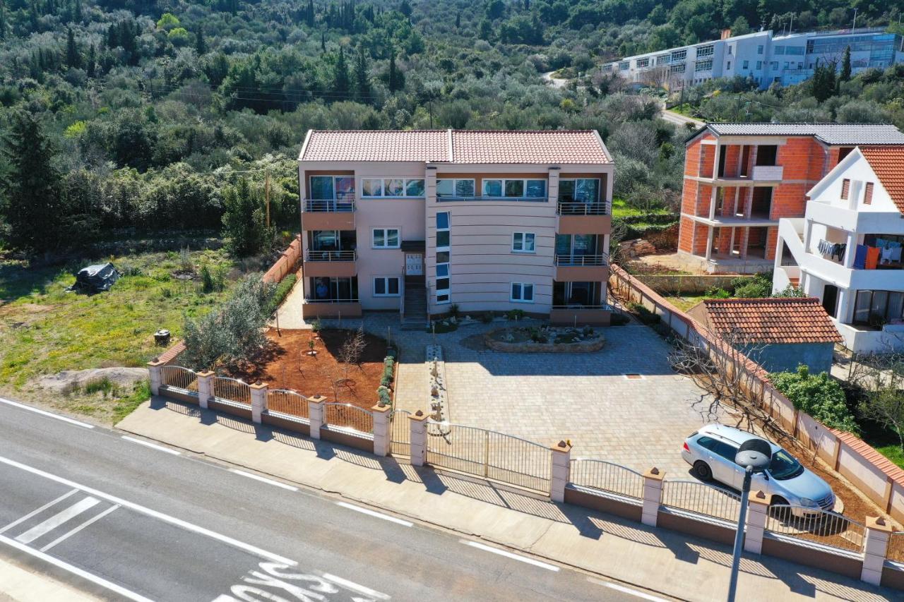 Apartment Dora Preko Luaran gambar