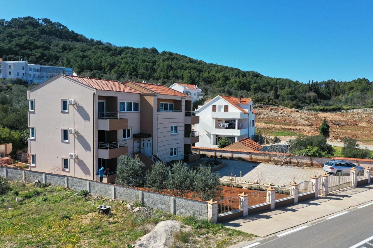 Apartment Dora Preko Luaran gambar